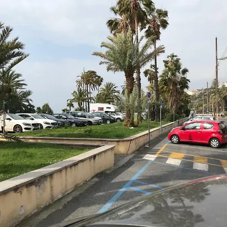 Mansarda Luminosa In Centro Sul Mare - Attic By Sea Apartamento