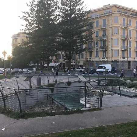 Mansarda Luminosa In Centro Sul Mare - Attic By Sea Sanremo