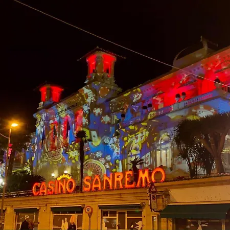 Mansarda Luminosa In Centro Sul Mare - Attic By Sea 아파트