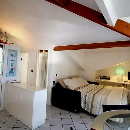 Mansarda Luminosa In Centro Sul Mare - Attic By Sea