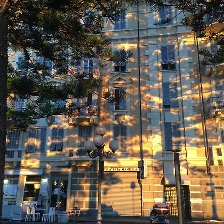 Mansarda Luminosa In Centro Sul Mare - Attic By Sea 산레모